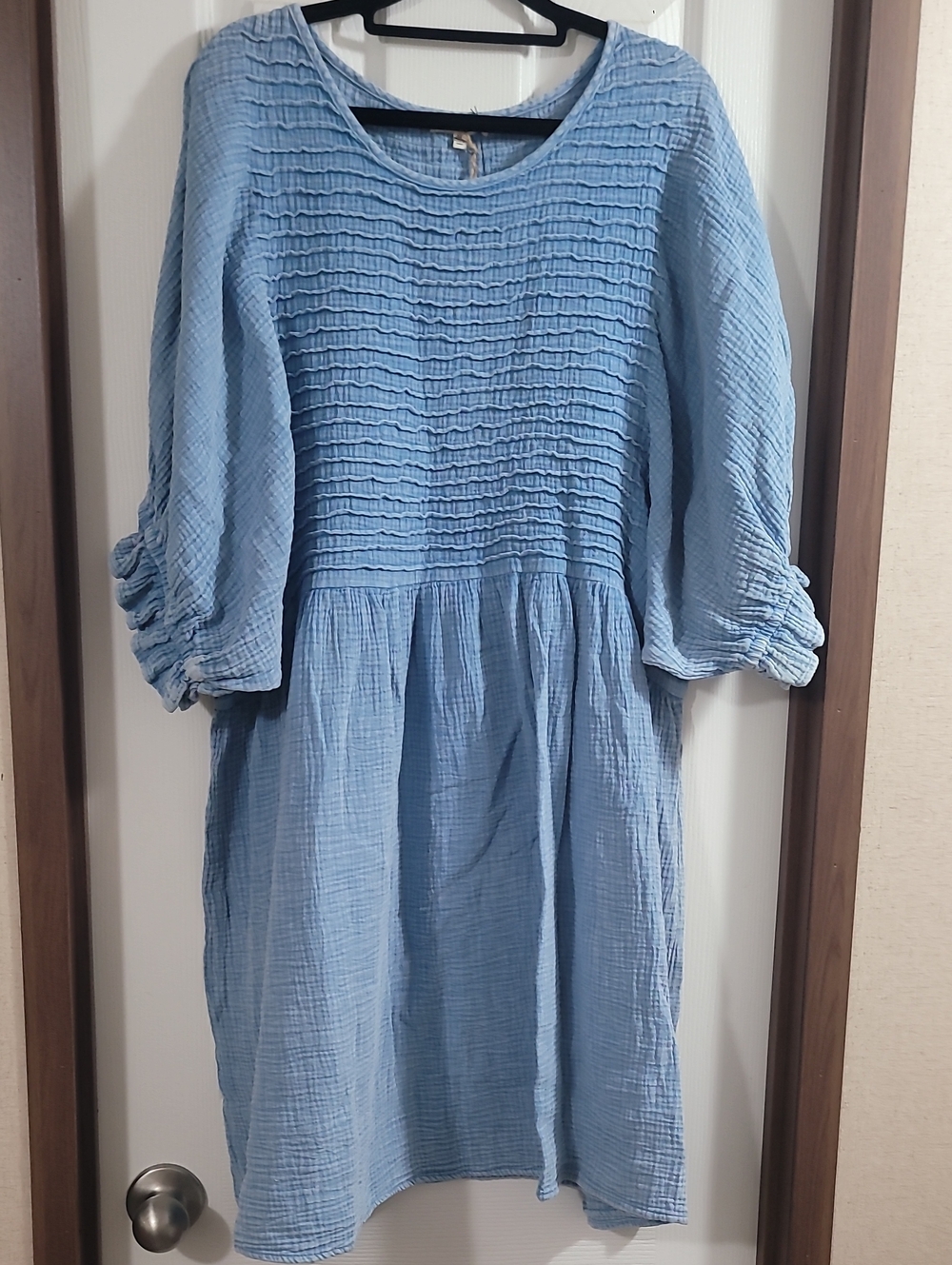Easel Light 3/4 Blue Gauze Midi Dress